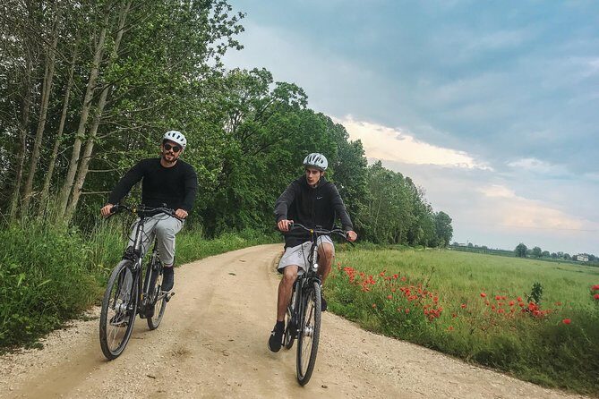 E-bike adventure among medieval castles and old villages - Borghetto sul Mincio: the medieval village stop people remember