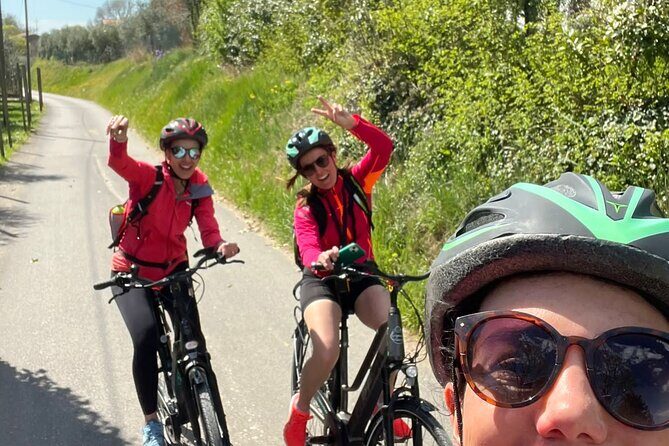 E-Bike tour with stop in the cellar in the Bardolino area - Stop 1 in Calmasino: the cellar experience that turns the ride into real wine learning