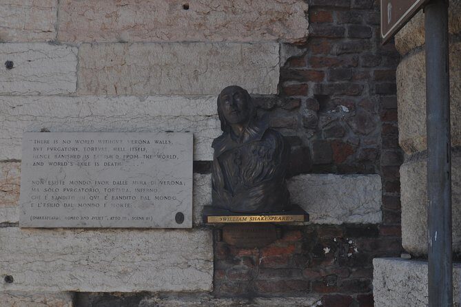 Excursion in Verona. - Ponte Scaligero: quick walk, strong medieval-feel photos, ticket included