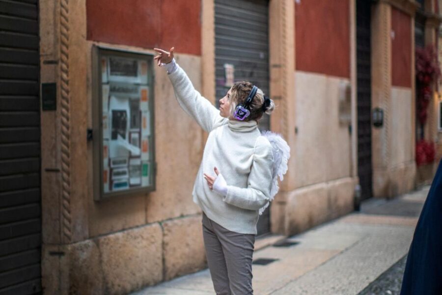 Guided Tour in the center of Verona accompanied by an Angel - Headphones and “Live” Audio: How the Sound Changes the Streets