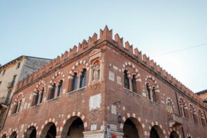 Private City Kickstart Tour: Verona - Giardino Giusti and the 16th-century palace-garden combo
