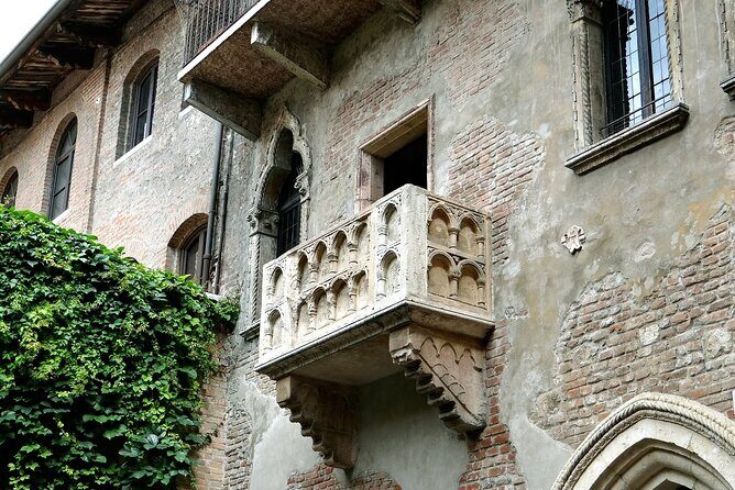 Secret Verona Walking Tour - Specific stops that help you picture the day