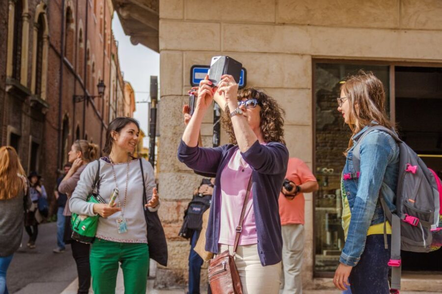 The Highlights of Verona Small Group Walking Tour - Piazza dei Signori to Juliet’s House: Power, Poetry, and the Love-Letter Wall
