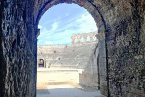 Tour to the Arena di Verona at the Gladiator's Time - Piazza Bra logistics and why the 9:00 start works