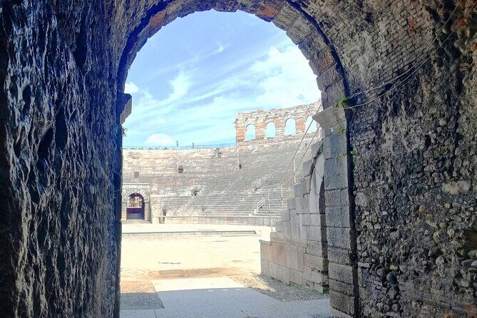 Tour to the Arena di Verona at the Gladiator's Time - Piazza Bra logistics and why the 9:00 start works