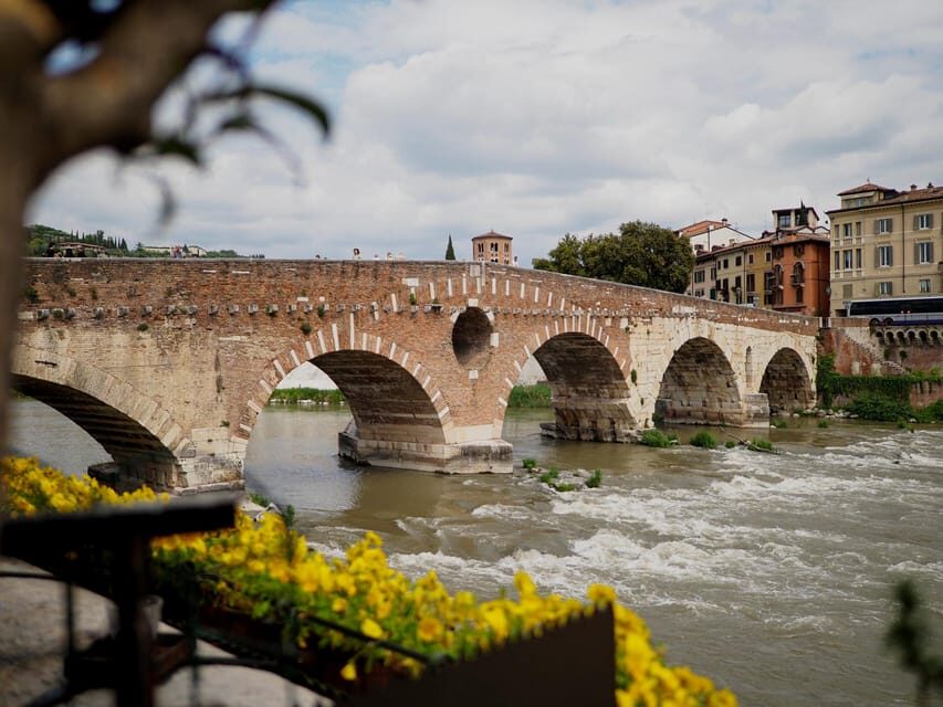 Verona Bike Tour, self-guided - Pickup at Itinera Bike & Travel and setting up your phone