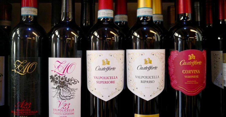Verona: Blindfolded Wine Tasting - Four wines from different wineries: how you should compare