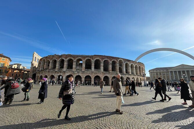 Verona: City Walking Tour with Cable Car Ride & Wine Aperitif - Casa di Giulietta from the outside: balcony photos and good-luck moments