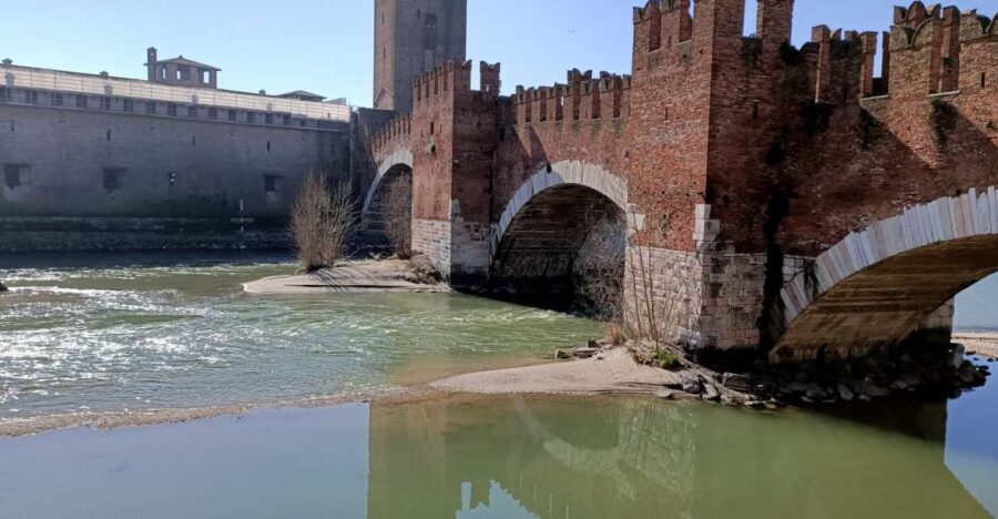 Verona: History and Hidden Gems Guided Walking Tour - Meeting at Palazzo Barbieri in Piazza Bra