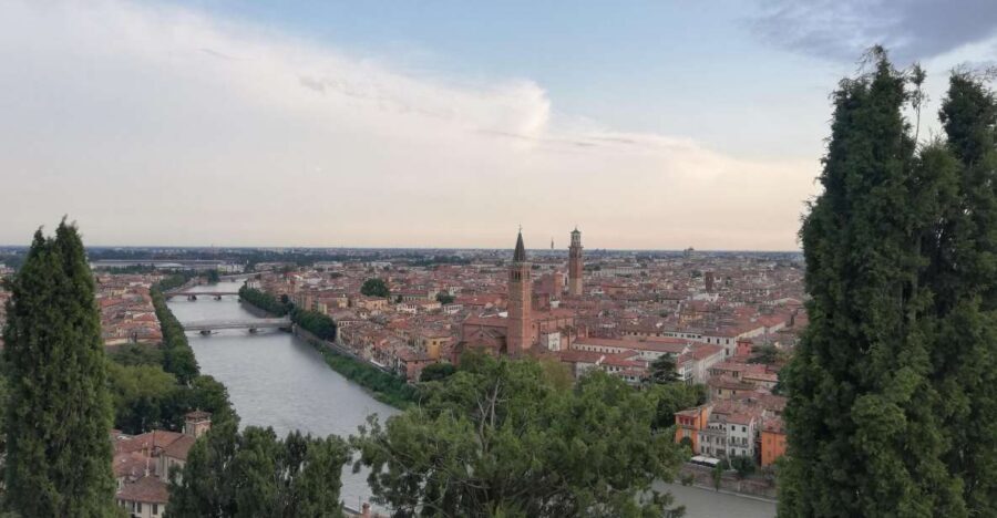 Verona: Night Walking Tour - Piazza Erbe and Juliet: famous stops, but not the usual rush
