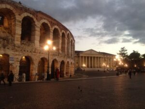 Verona: Private 2-Hour Walking Tour - From the Adige to Castelvecchio and Ponte Scaligero