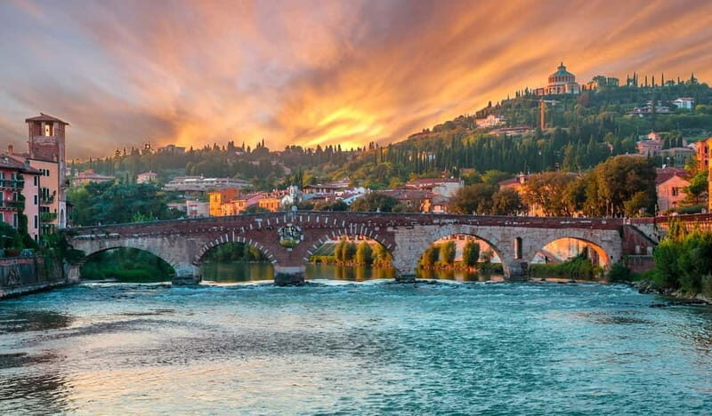Verona: Romeo and Juliet Guided Walking Tour - The city as a map of Shakespeare: how the story connects to real places