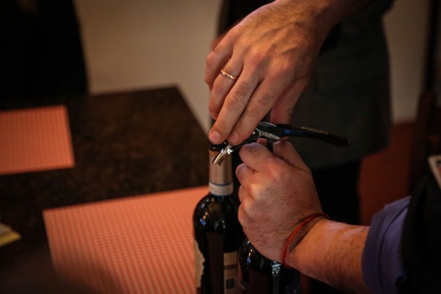 Verona: White Wine Tasting - The tasting flow: three white wines, one guided method